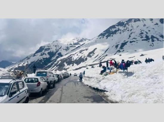 Himachal Weather Update: सर्द हवाओं की चपेट में समूचा हिमाचल, 24 घंटे तक बर्फबारी-बारिश के आसार