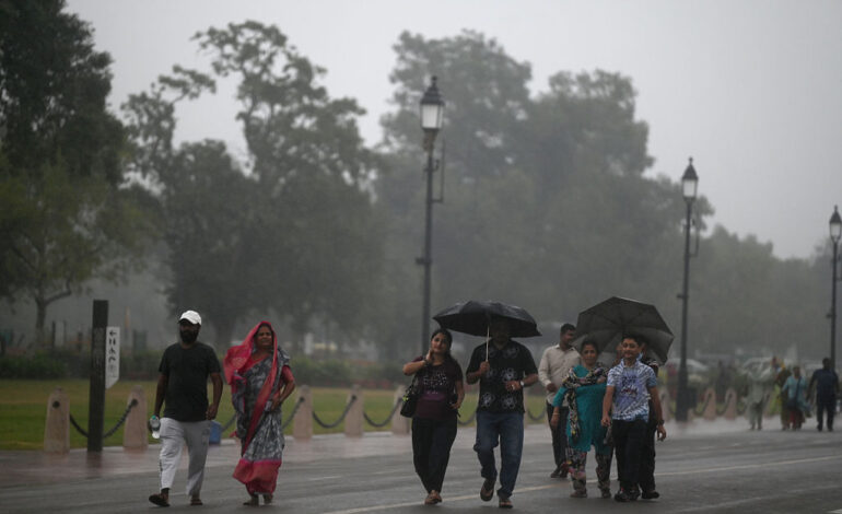 एक बार फिर बदलेगा एनसीआर का मौसम, बारिश-आंधी से गिरेगा तापमान, हवा हुई साफ