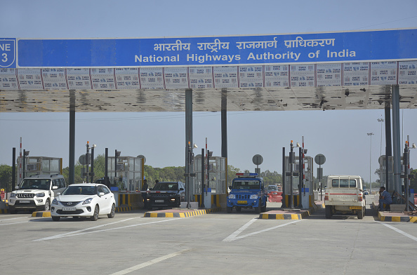 डिजिटल टोल व्यवस्था को बढ़ावा, नकद भुगतान बंद करने पर विचार