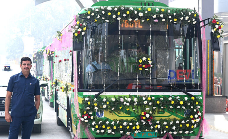 जनवरी में कमर्शियल व्हीकल की बिक्री में जोरदार उछाल, वित्त वर्ष 2026 में 7-9 प्रतिशत वृद्धि का अनुमान