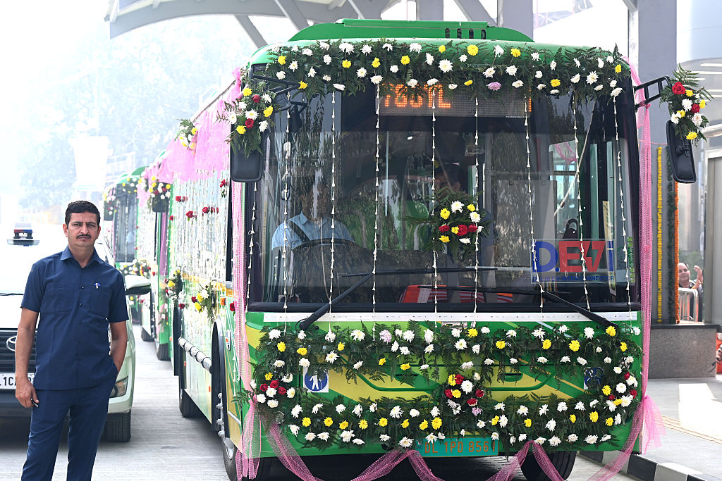 जनवरी में कमर्शियल व्हीकल की बिक्री में जोरदार उछाल, वित्त वर्ष 2026 में 7-9 प्रतिशत वृद्धि का अनुमान