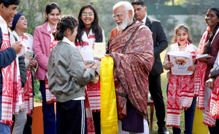 परीक्षा पे चर्चा’ कार्यक्रम में सिक्किम की एक छात्रा ने पीएम मोदी को दिया खास गिफ्ट