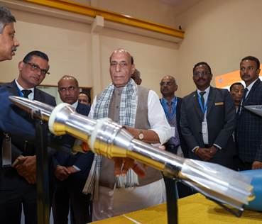 राजनाथ सिंह ने बेंगलुरु स्थित भारत इलेक्ट्रॉनिक्स लिमिटेड में मिसाइल एकीकरण सुविधा का उद्घाटन किया