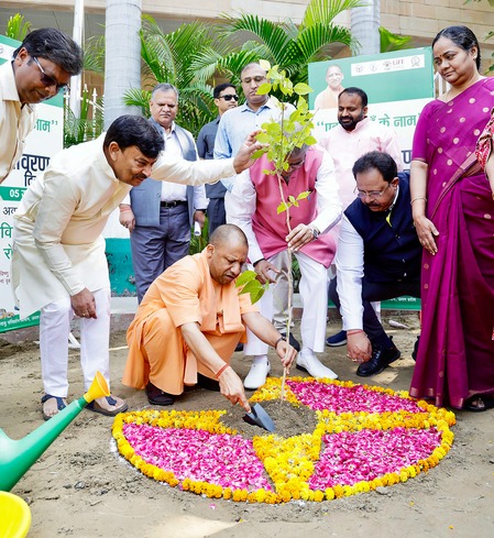 यूपी को 9 वर्ष में लगाए गए 242 करोड़ से अधिक पौधे, ‘हरित प्रदेश’ बनाने में जुटी प्रदेश सरकार