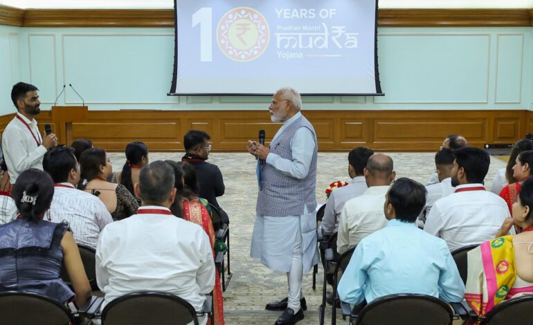 मुद्रा योजना ने 11 साल में छोटे उद्यमियों, महिलाओं और हुनरमंद हाथों को दिया आत्मनिर्भरता का भरोसा: पीएम मोदी