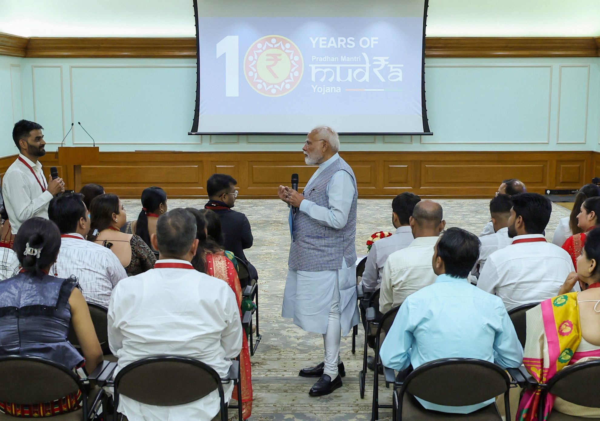 मुद्रा योजना ने 11 साल में छोटे उद्यमियों, महिलाओं और हुनरमंद हाथों को दिया आत्मनिर्भरता का भरोसा: पीएम मोदी
