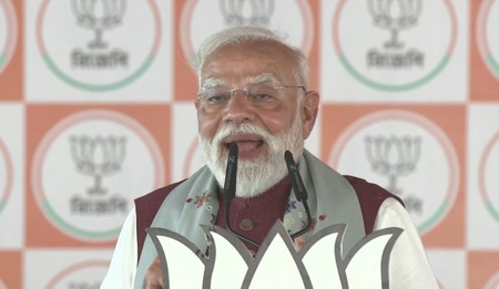 बंगाल में बदलाव का दावा: पीएम मोदी बोले-टीएमसी का ‘दीया’ अब बुझने के कगार पर