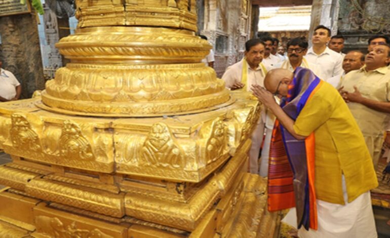 तिरुमला मंदिर में उपराष्ट्रपति सीपी. राधाकृष्णन ने टेका माथा, देशहित की मांगी दुआ