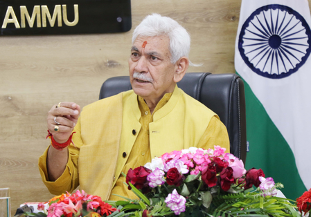 केंद्र ने जम्मू-कश्मीर के LG को राष्ट्रीय सुरक्षा के मद्देनजर टेलीकॉम सेवाओं पर दिए बड़े अधिकार
