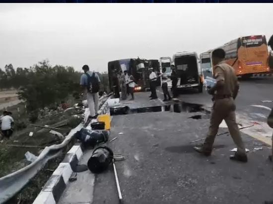 एक्सप्रेस-वे पर AC बस पलटी, दरोगा समेत 7 की मौत