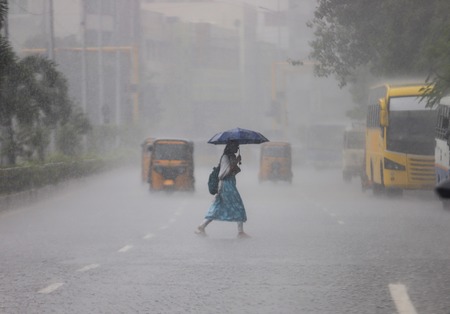 तमिलनाडु के 16 जिलों में भारी बारिश का अलर्ट, जनजीवन प्रभावित