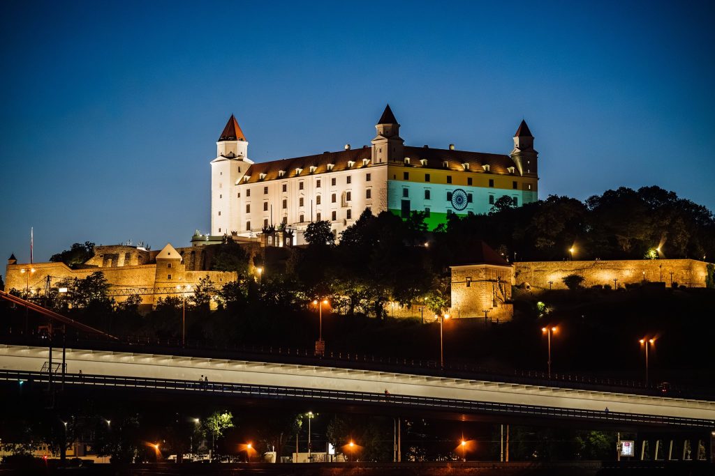 पीएम मोदी की स्लोवाकिया यात्रा ऐतिहासिक, रक्षा समेत कई अहम समझौतों पर हस्ताक्षर