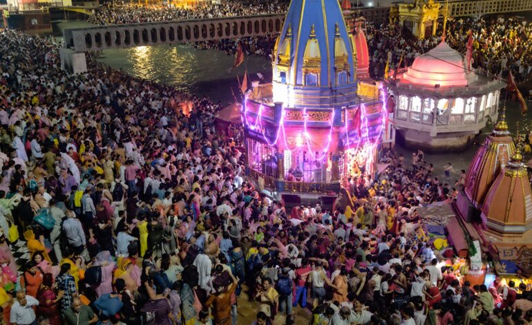सोमवती अमावस्या पर हरिद्वार में उमड़ा आस्था का सैलाब, लाखों श्रद्धालुओं ने किया गंगा स्नान