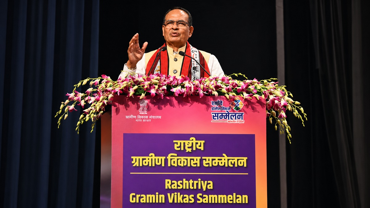 शिवराज सिंह चौहान की घोषणा: ‘हर पात्र को मिलेगा आवास, कोई भी नहीं रहेगा वंचित’; 29 राज्यों के ग्रामीण विकास मंत्रियों के साथ की बैठक