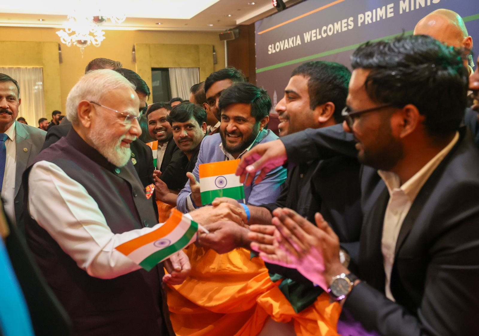 ब्रातिस्लावा में पीएम मोदी का भव्य स्वागत, बोले- भारतीय समुदाय का स्नेह मेरे लिए अमूल्य
