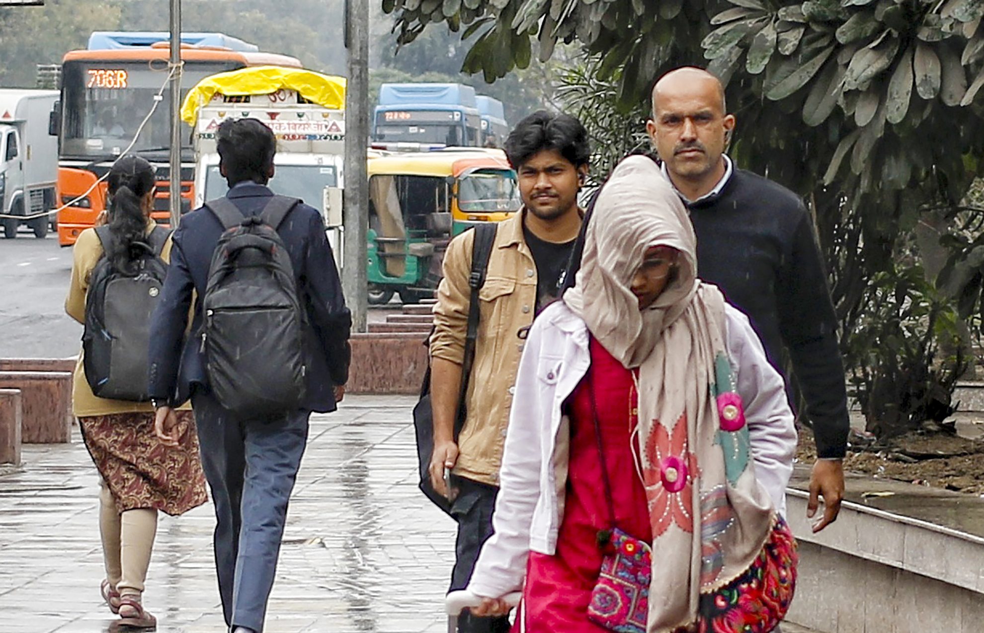 NCR में गर्मी और उमस का येलो अलर्ट, 18 जुलाई से बारिश और तेज हवाओं का दौर शुरू होने की संभावना