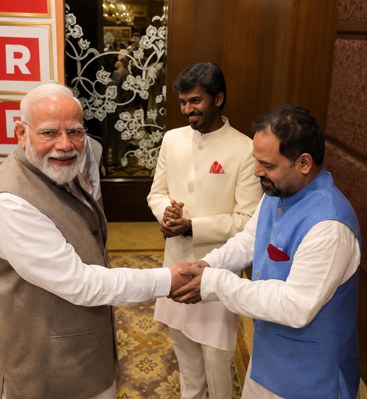 पीएम मोदी की ‘पंचायत’ के अभिनेताओं के साथ अनौपचारिक बातचीत, पूछा- “सुन रहा है ना बिनोद…”