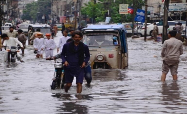 Weather Update: देश के कई हिस्सों में फिर बदलेगा मौसम, कहीं मूसलाधार बारिश तो कहीं तूफान का अलर्ट