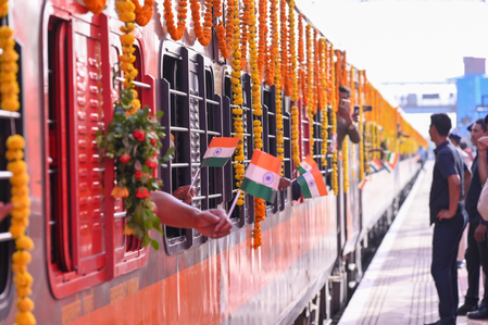 भारतीय रेलवे की नई सुविधा: अब टिकट बुकिंग के साथ ही अतिरिक्त सामान की ऑनलाइन बुकिंग शुरू