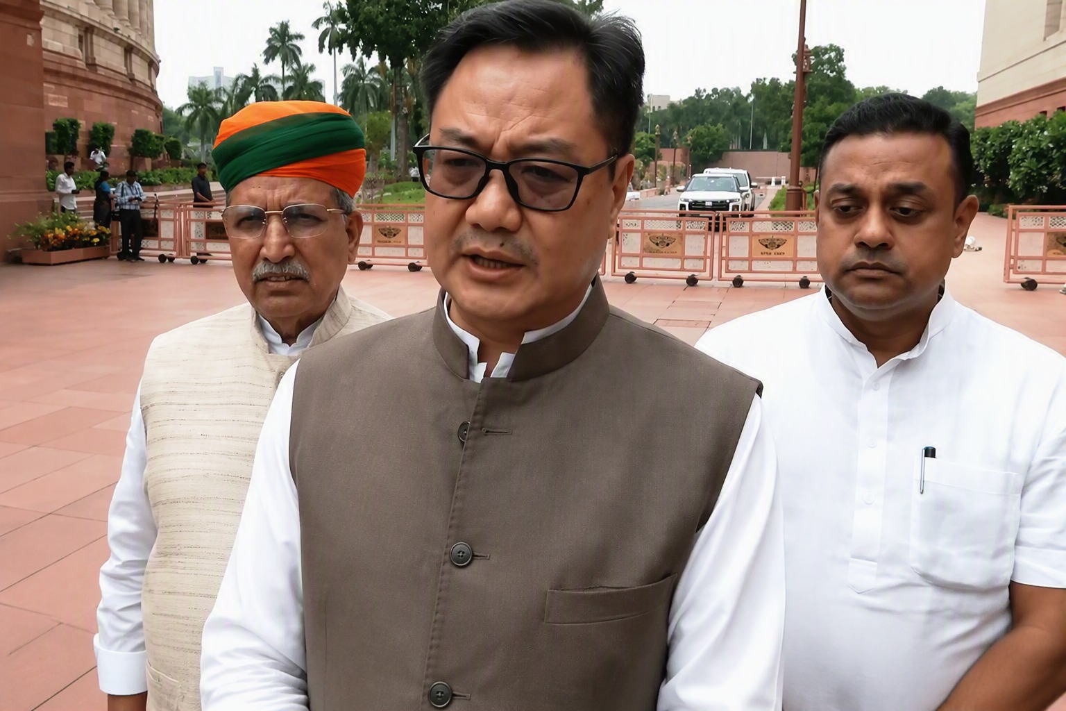 सरकार सदन में सभी सवालों का जवाब देने के लिए तैयार, विपक्षी दल करें सहयोग :केंद्रीय संसदीय कार्य मंत्री