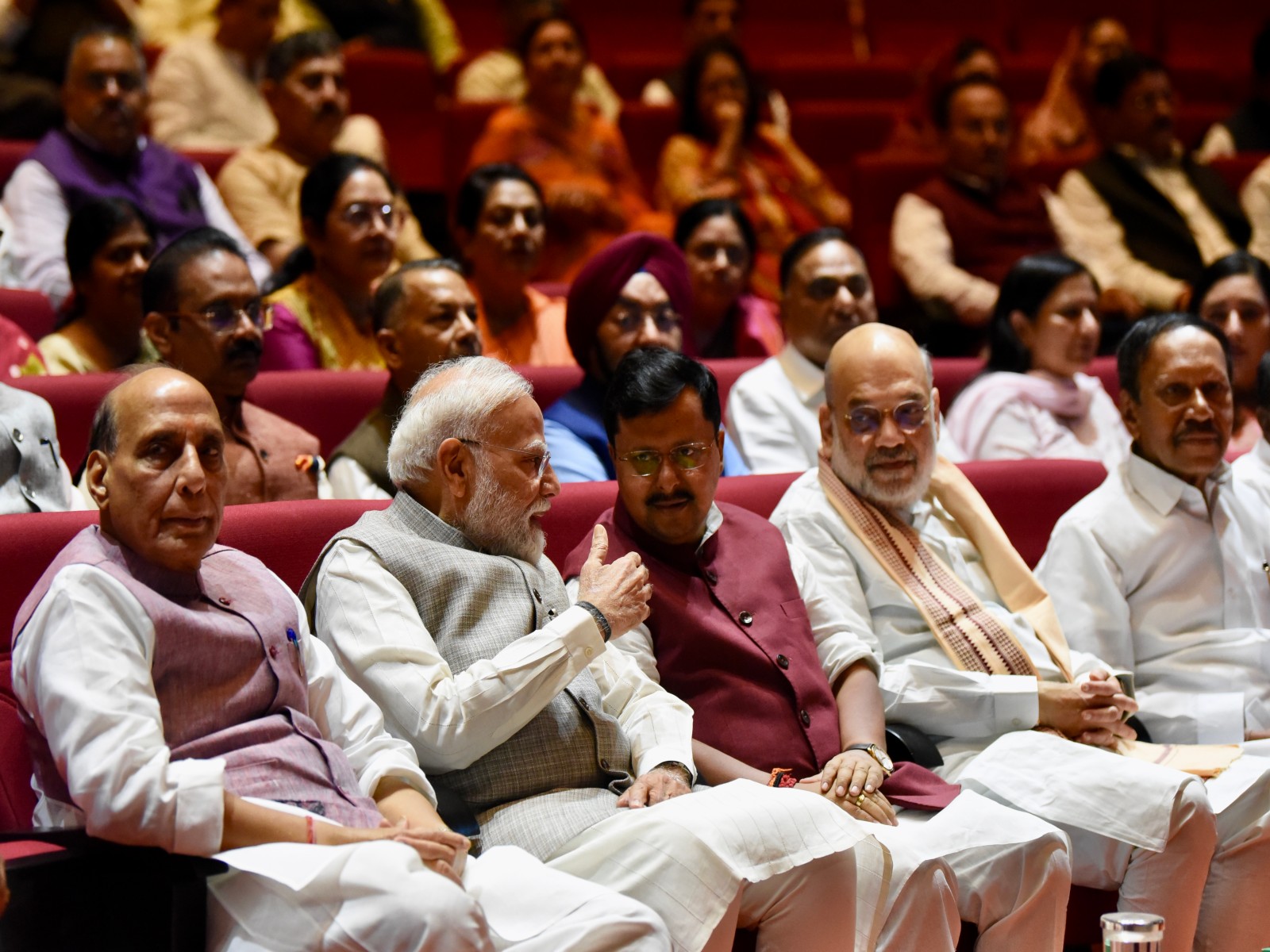 पीएम मोदी ने NDA संसदीय दल की ‘मंगल मिलन’ बैठक में लिया हिस्सा