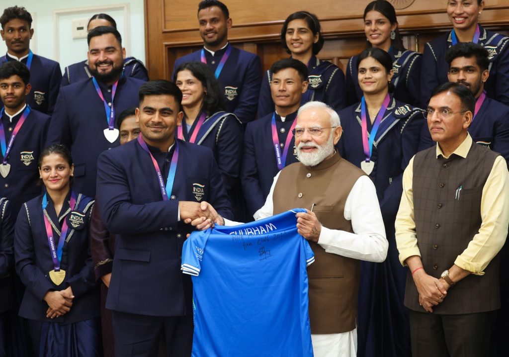 पीएम मोदी ने कॉमनवेल्थ गेम्स के पदक विजेताओं से की मुलाकात, खिलाड़ियों की सफलता को सराहा
