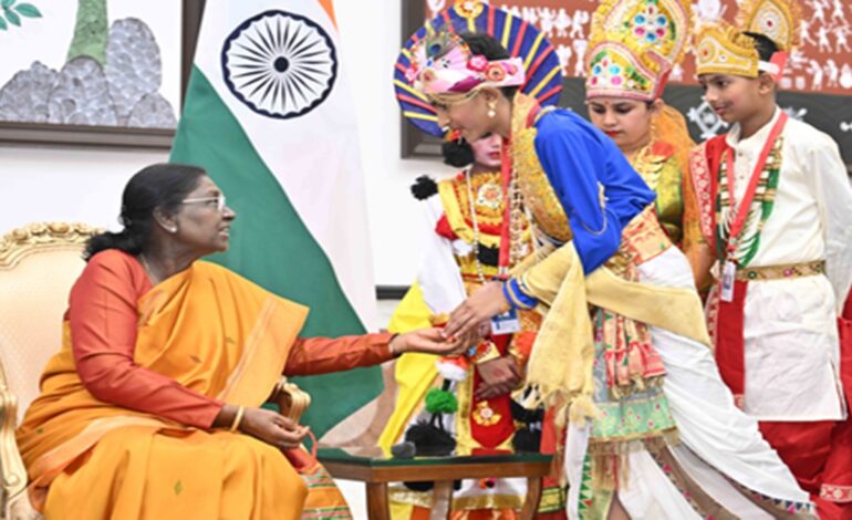 राष्ट्रपति मुर्मु ने बच्चों संग मनाया रक्षाबंधन, बोलीं- ‘राखी का महत्व भाई-बहन के रिश्ते से कहीं बढ़कर’