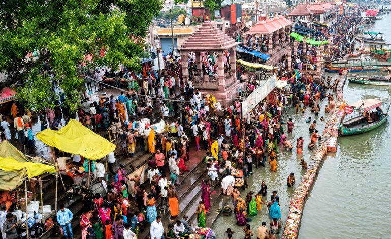 सावन पूर्णिमा पर अयोध्या में उमड़ा आस्था का सैलाब, सरयू में श्रद्धालुओं ने लगाई पवित्र डुबकी